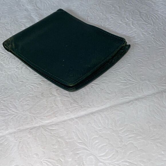 Authentic Men’s Louis Vuitton Green Leather Wallet - Picture 6 of 14